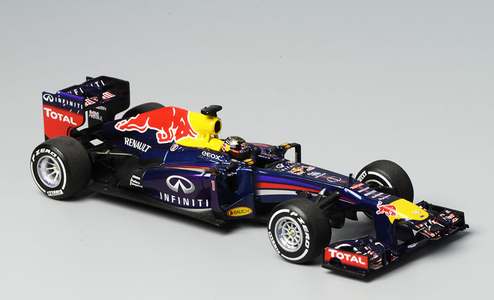 410130901 S.Vettel-2013 Infiniti Red Bull Racing RB9